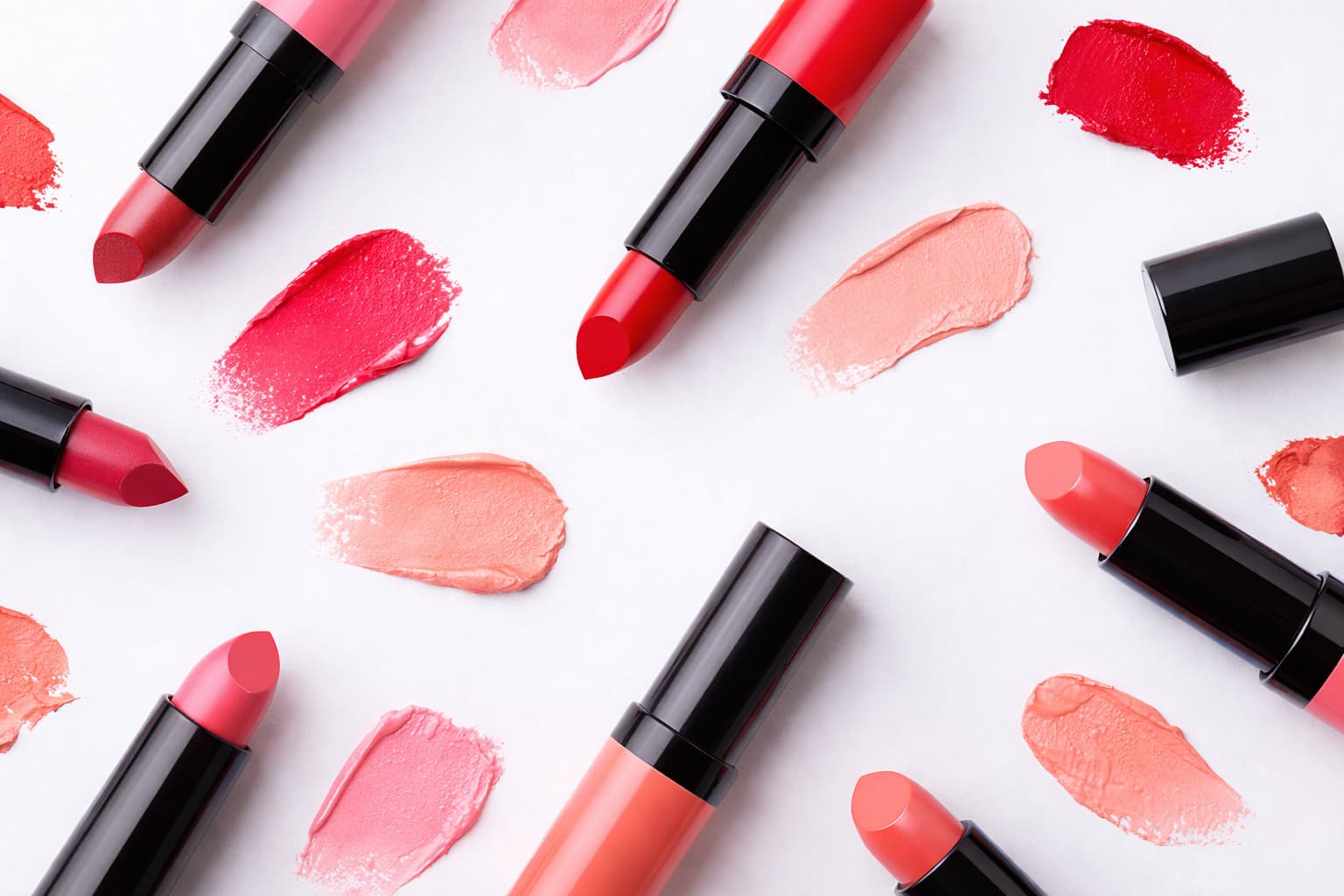 Various lipsticks in shades of red with colour swatches – product diversity for cosmetics beginners